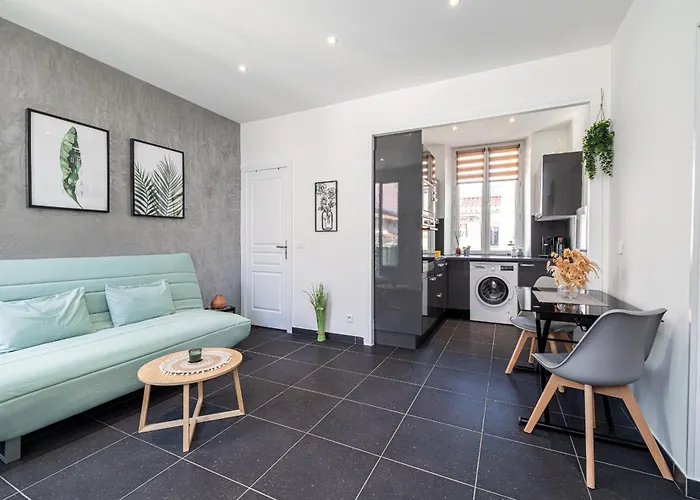 Large & Quiet 1 Bdr At Port *