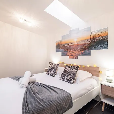 Large & Quiet 1 Bdr At Port Apartmán *