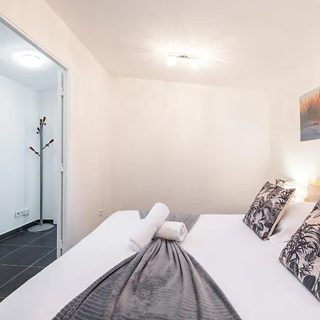 Apartment Large & Quiet 1 Bdr At Port Nice