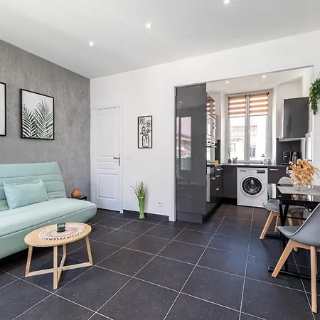 Large & Quiet 1 Bdr At Port *