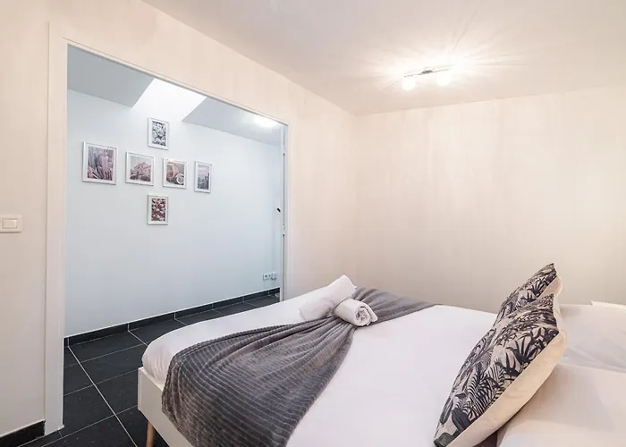 Large & Quiet 1 Bdr At Port * Nice