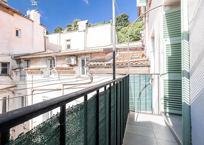 Large & Quiet 1 Bdr At Port *