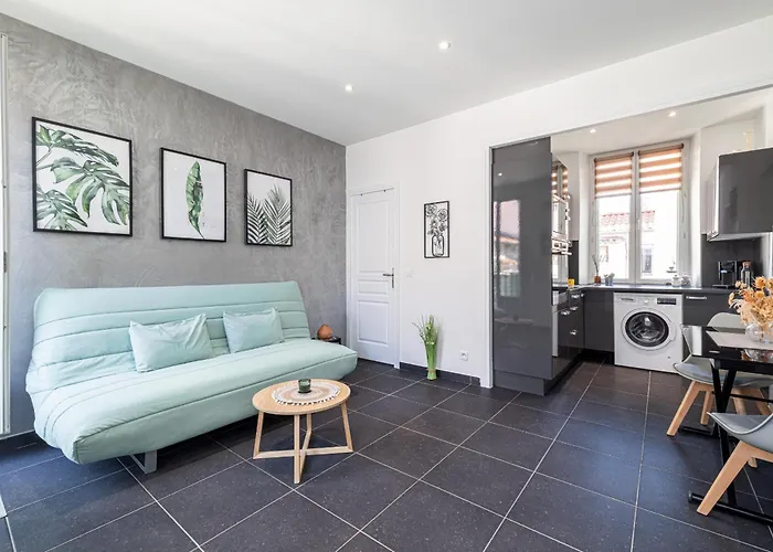 Large & Quiet 1 Bdr At Port